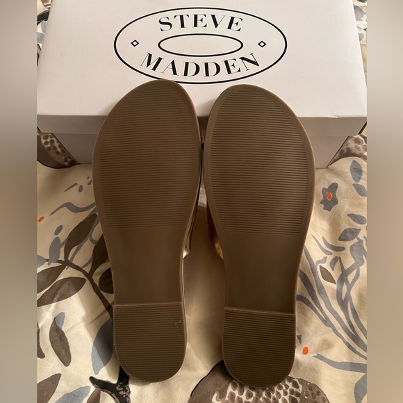 BRAND NEW IN BOX Steve Madden Karolyn Slides Sandals GOLD Metal Size 9 comfy - Picture 3 of 12